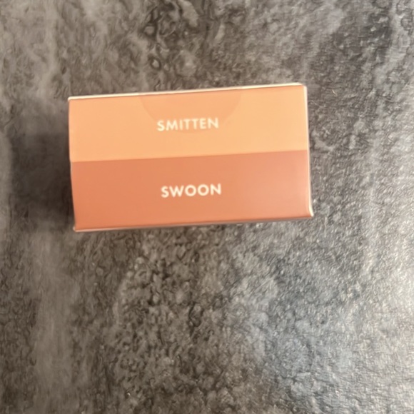 Wander Beauty Double Date Eyeshadow Duo in Smitten and Swoon - Picture 2 of 3